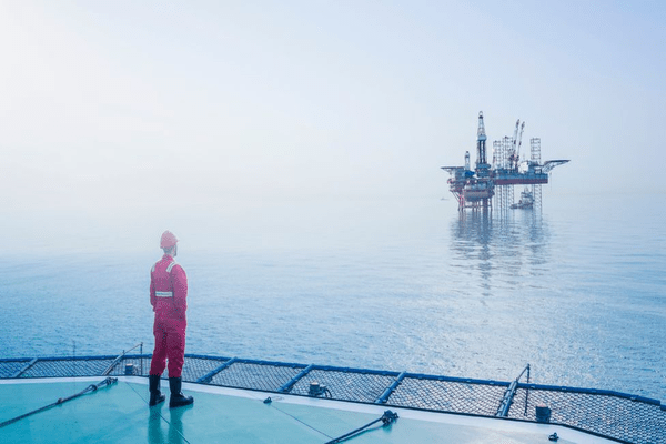 service personnel for hydrographic geophysical offshore project